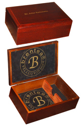 Деревянная сувенирная упаковка для элитных клиентов.