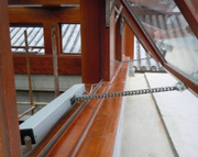 Автоматика для вікон та доводчики фрамуг.