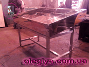 Стол для выкладки рыбы на льду.