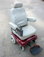 Кресло-коляска с электроприводом Chauffeur mobility      