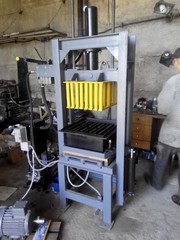  ГИДРАВЛИЧЕСКИЙ ПРЕСС ДЛЯ ТРОТУАРНОЙ ПЛИТКИ,  ШЛАКАБЛОКА  