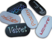 ЛОготип на вешалках плечиках для одежды