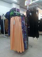 Продам б/у стойку торговую (стеллаж,  краб,  вешак) для одежды