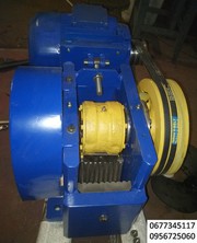 Дробилка щековая лабораторная предназначена для дробления руд,  щебня,  